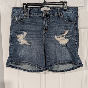 Torrid Dark/Medium Wash Distressed Denim Shorts in Size 18